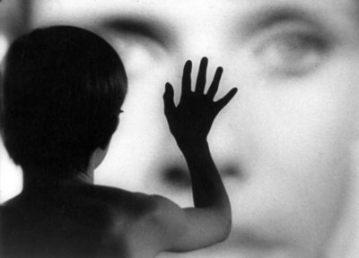 Scena dal film “Persona” (1966), di Ingmar Bergman