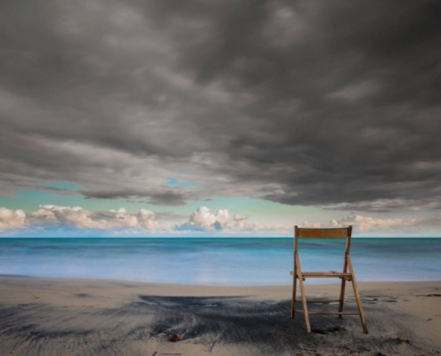 sedia vuota nella spiaggia